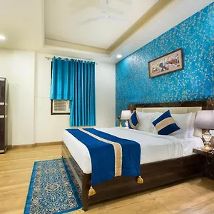 Hotel The Alpino, New Delhi