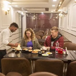 Hotel Devrana Delhi Airport