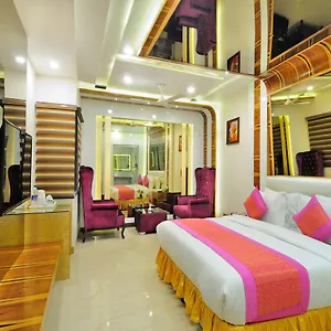 Hotel The Gold Regency - 02 Mins From Railway Station