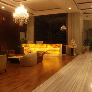 Pluto's Nowe Delhi